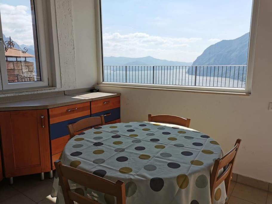 Patricia'S Apartment Riva di Solto Kültér fotó